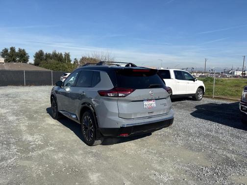 2025 Nissan Rogue Platinum