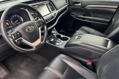 2017 Toyota Highlander SE
