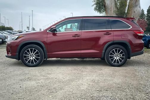 2017 Toyota Highlander SE