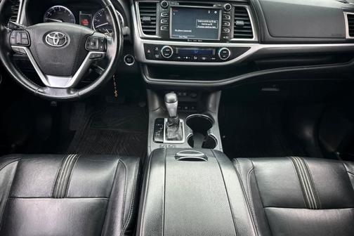 2017 Toyota Highlander SE