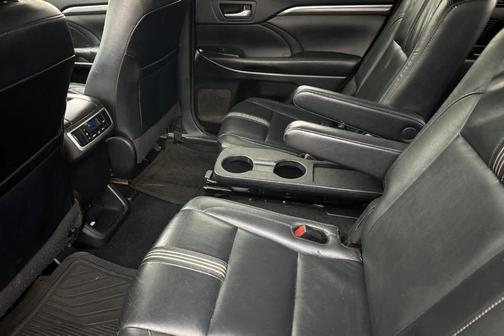 2017 Toyota Highlander SE