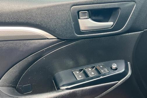 2017 Toyota Highlander SE