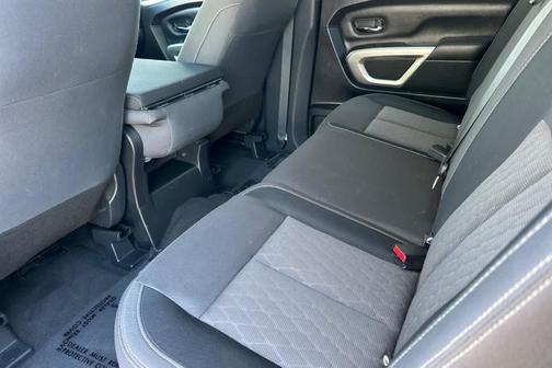 2022 Nissan Titan SV