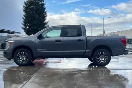 2022 Nissan Titan SV