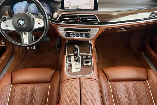 Gray Metallic 2022 BMW 750 i xDrive