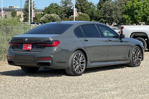 Gray Metallic 2022 BMW 750 i xDrive