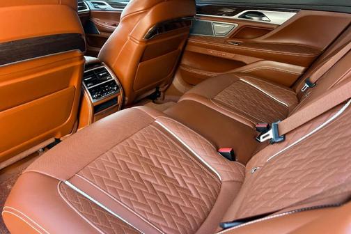 Gray Metallic 2022 BMW 750 i xDrive