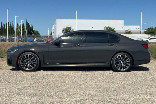 Gray Metallic 2022 BMW 750 i xDrive