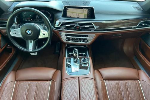 Gray Metallic 2022 BMW 750 i xDrive