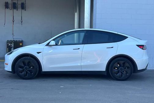 2024 Tesla Model Y Base