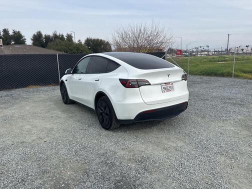 2024 Tesla Model Y Base