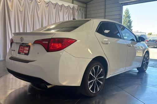Super White 2018 Toyota Corolla SE