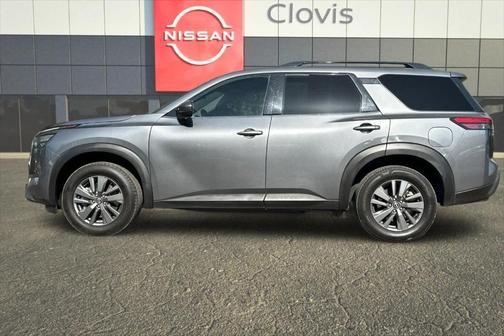 2023 Nissan Pathfinder SV