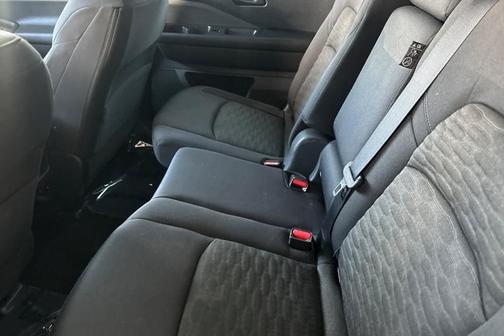2023 Nissan Pathfinder SV