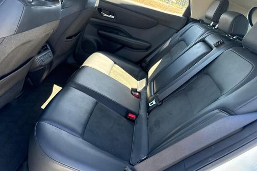 2t Wht Blk Roof 2024 Nissan ARIYA EVOLVE+
