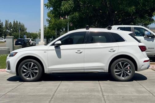 Ibis White 2022 Audi Q5 45 S line Premium Plus