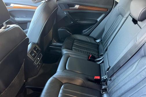 Ibis White 2022 Audi Q5 45 S line Premium Plus