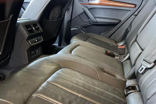 Ibis White 2022 Audi Q5 45 S line Premium Plus