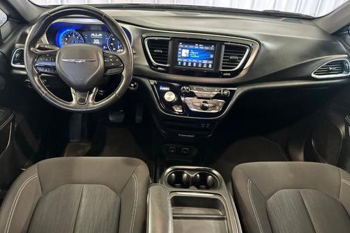 Brilliant Black Crystal Pearlcoat 2020 Chrysler Pacifica Touring