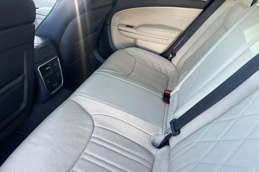 2016 Chrysler 300C Platinum