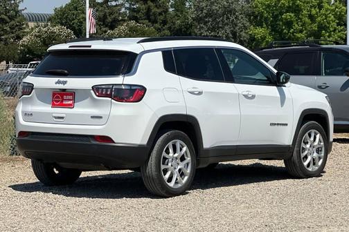 Bright White Clearcoat 2023 Jeep Compass Latitude Lux