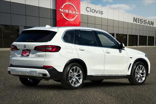 Alpine White 2023 BMW X5 PHEV xDrive45e