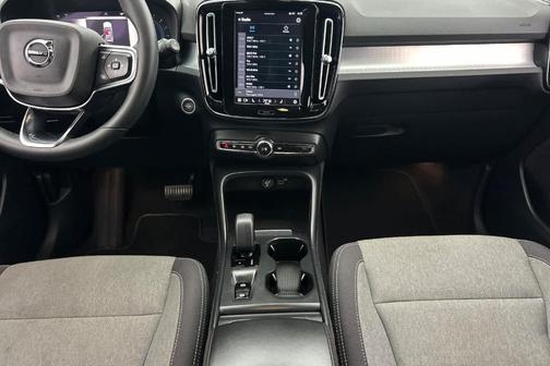 2023 Volvo XC40 B4 Core