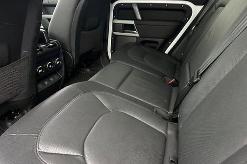 2024 Land Rover Defender P400 X-Dynamic SE