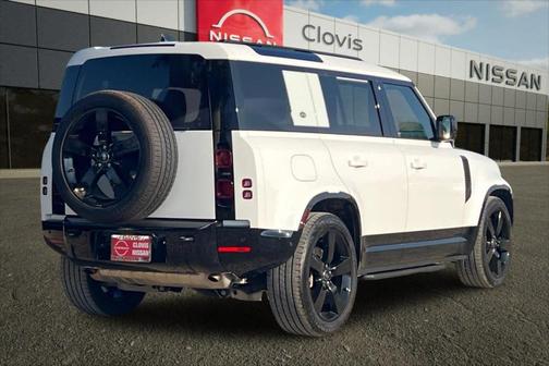 2024 Land Rover Defender P400 X-Dynamic SE