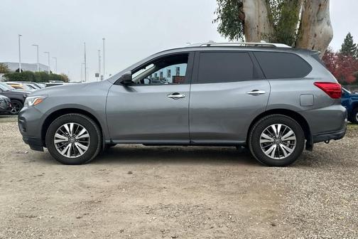 2020 Nissan Pathfinder S