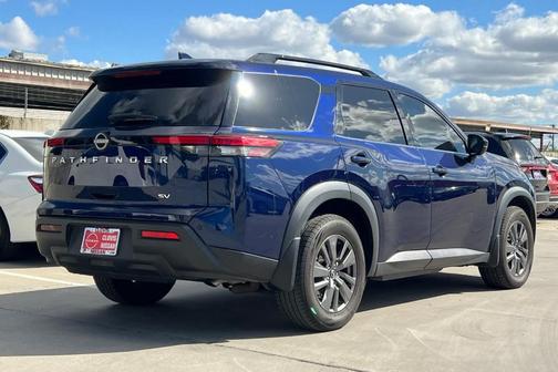 2022 Nissan Pathfinder SV