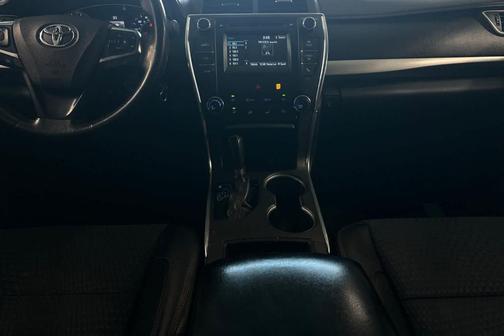 Super White 2015 Toyota Camry SE