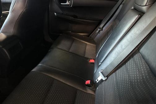 Super White 2015 Toyota Camry SE