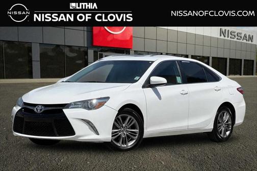 Super White 2015 Toyota Camry SE