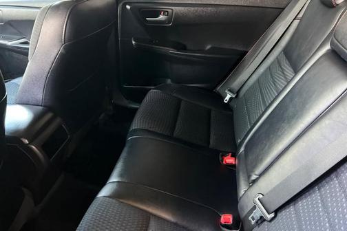Super White 2015 Toyota Camry SE