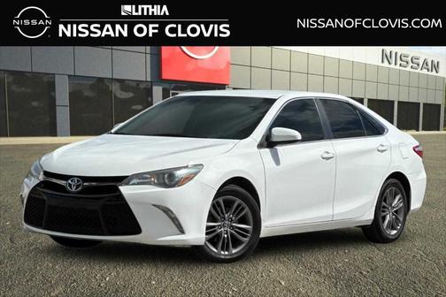 Super White 2015 Toyota Camry SE