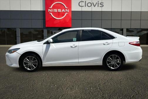Super White 2015 Toyota Camry SE