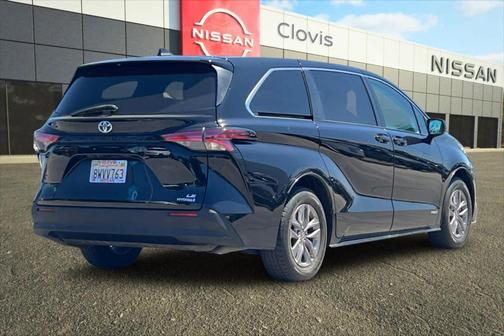 2021 Toyota Sienna LE