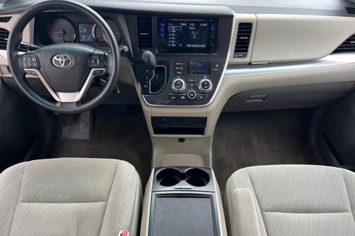 2017 Toyota Sienna LE