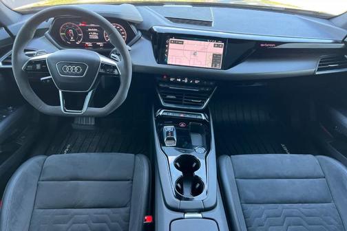 2023 Audi e-tron GT Premium Plus