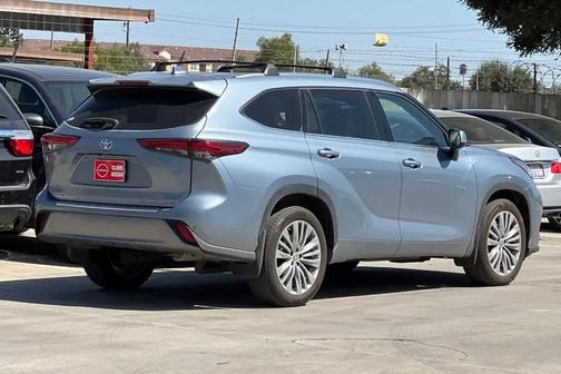 2022 Toyota Highlander Platinum