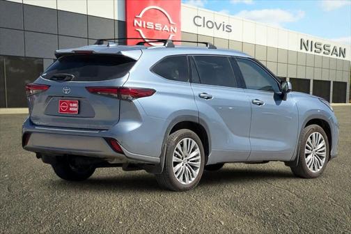 2022 Toyota Highlander Platinum