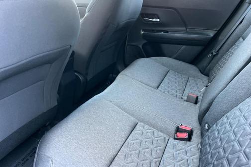 Canyon Bronze M 2026 Nissan Kicks SV