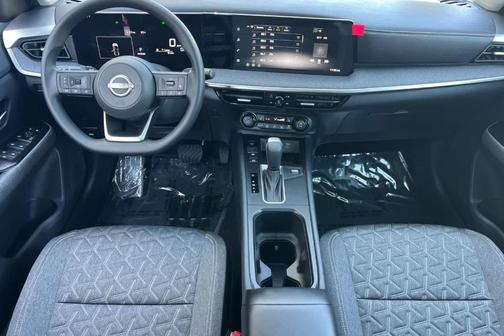 Canyon Bronze M 2026 Nissan Kicks SV