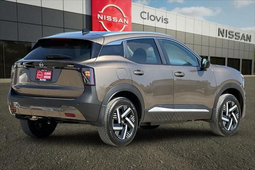Canyon Bronze M 2026 Nissan Kicks SV