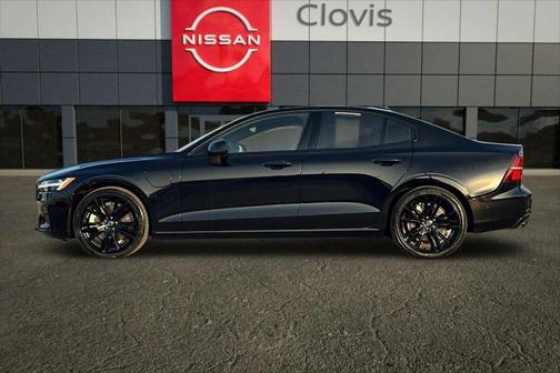 2022 Volvo S60 Recharge Plug-In Hybrid T8 Black Edition R-Design Extended Range