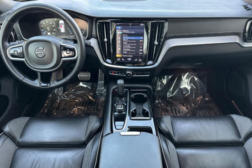 2022 Volvo S60 Recharge Plug-In Hybrid T8 Black Edition R-Design Extended Range