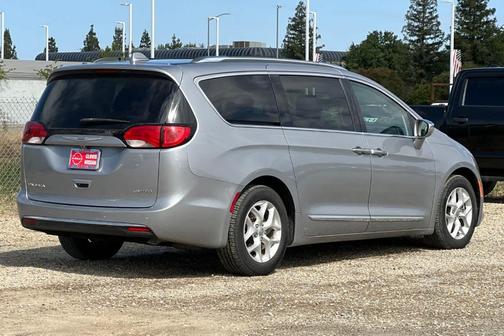 Billet Silver Metallic Clearcoat 2020 Chrysler Pacifica Limited