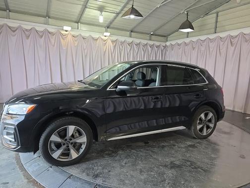 2023 Audi Q5 40 Premium Plus
