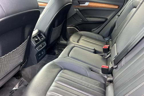 2023 Audi Q5 40 Premium Plus